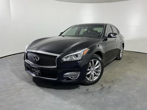 2017 INFINITI Q70 3.7X
