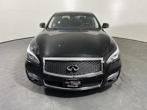 2017 INFINITI Q70 3.7X
