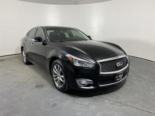 2017 INFINITI Q70 3.7X