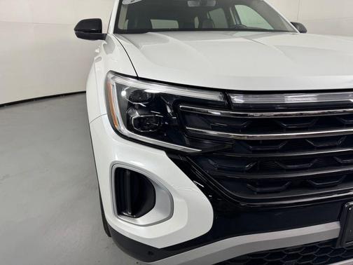 Opal White 2024 Volkswagen Atlas 2.0T SEL