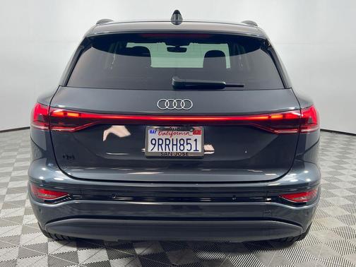 2025 Audi Q6 e-tron Premium quattro
