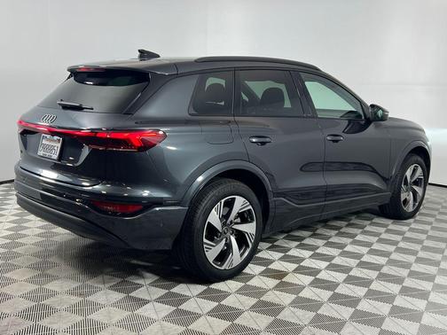 2025 Audi Q6 e-tron Premium quattro