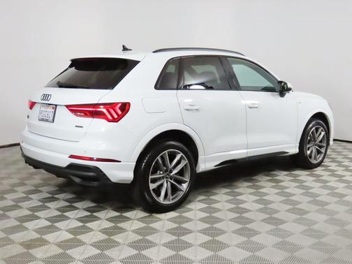 2025 Audi Q3 Premium 45 TFSI S line quattro Tiptronic
