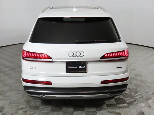 2023 Audi Q7 45 Premium Plus