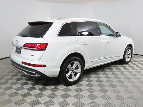 2023 Audi Q7 45 Premium Plus