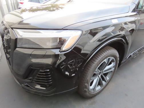 2025 Audi Q7 45 Premium Plus