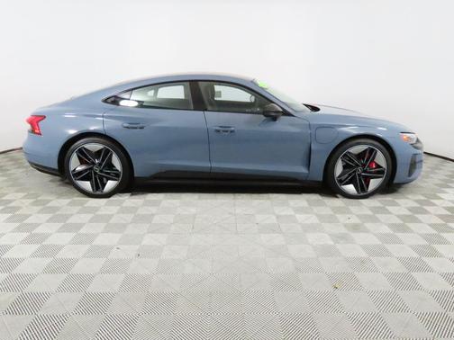 2022 Audi RS e-tron GT quattro