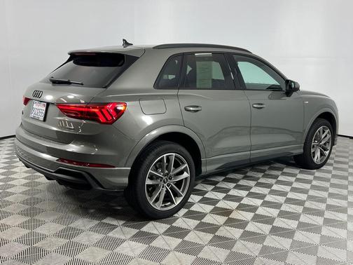 2025 Audi Q3 Premium 45 TFSI S line quattro Tiptronic