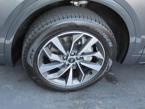 2024 Audi Q5 45 S line Premium