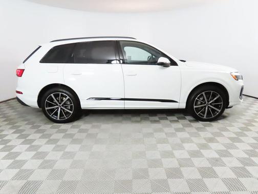 2025 Audi Q7 45 Premium Plus