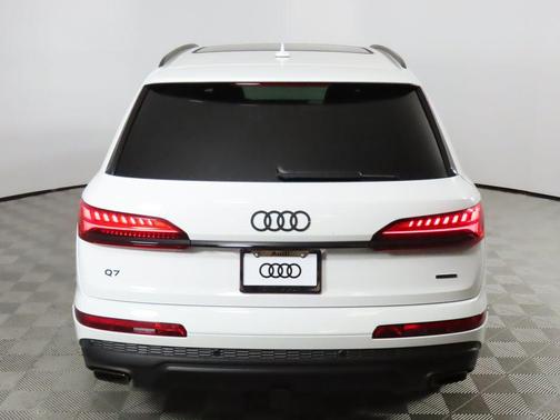 2025 Audi Q7 45 Premium Plus