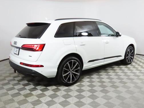 2025 Audi Q7 45 Premium Plus