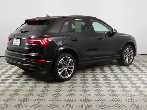2025 Audi Q3 Premium 45 TFSI S line quattro Tiptronic