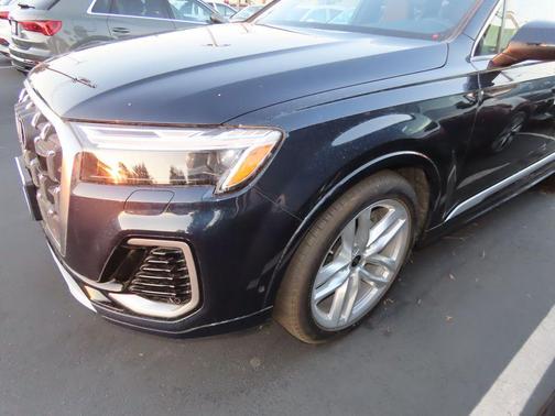 2025 Audi Q7 55 Premium Plus