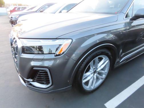 2025 Audi Q7 55 Premium Plus