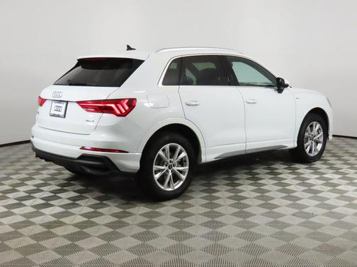 2025 Audi Q3 Premium 45 TFSI S line quattro Tiptronic