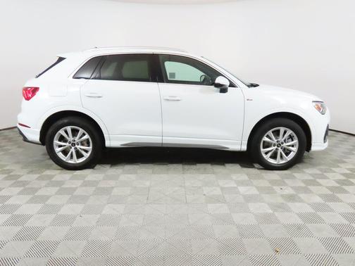 2025 Audi Q3 Premium 45 TFSI S line quattro Tiptronic