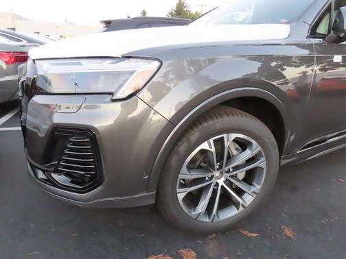 2025 Audi Q7 45 Premium Plus