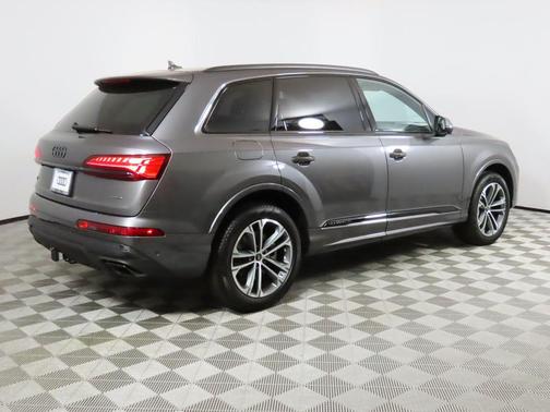 2025 Audi Q7 45 Premium Plus