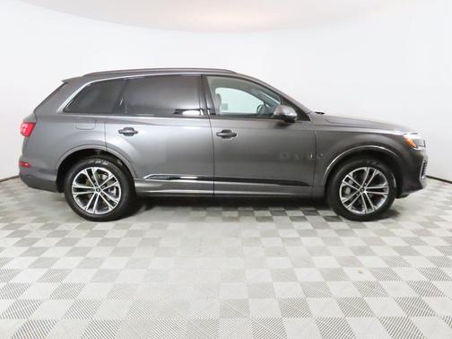 2025 Audi Q7 45 Premium Plus