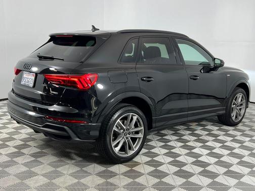 2025 Audi Q3 Premium 45 TFSI S line quattro Tiptronic