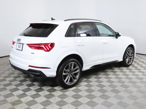 2025 Audi Q3 Premium 45 TFSI S line quattro Tiptronic