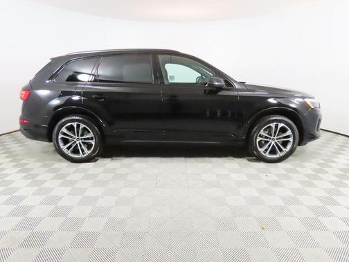 2025 Audi Q7 45 Premium Plus