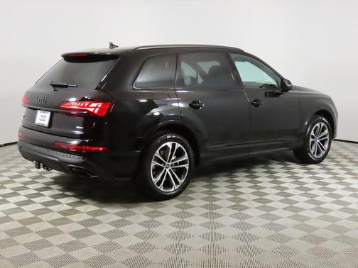 2025 Audi Q7 45 Premium Plus