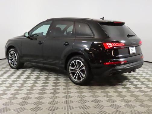 2025 Audi Q7 45 Premium Plus
