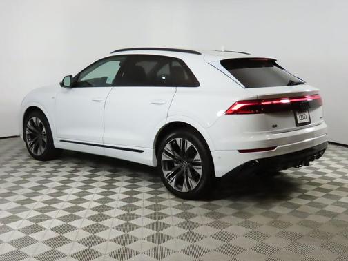 2025 Audi Q8 55 Premium Plus