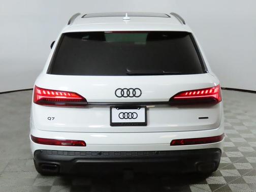 2025 Audi Q7 55 Premium Plus