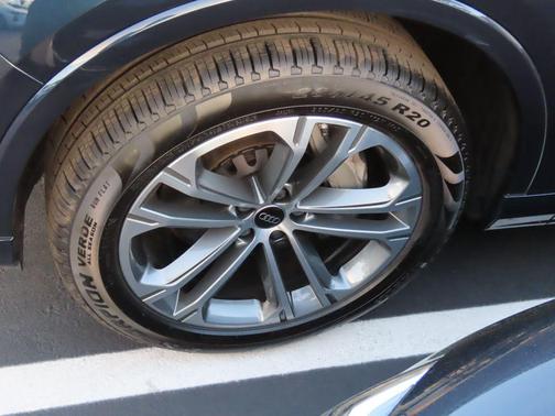 2025 Audi Q7 45 Premium Plus