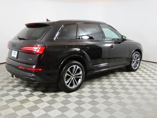 2025 Audi Q7 45 Premium Plus
