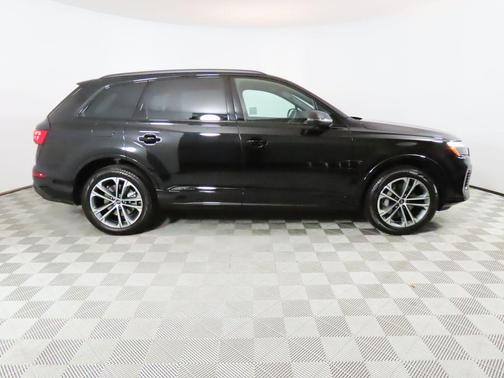 2025 Audi Q7 45 Premium Plus