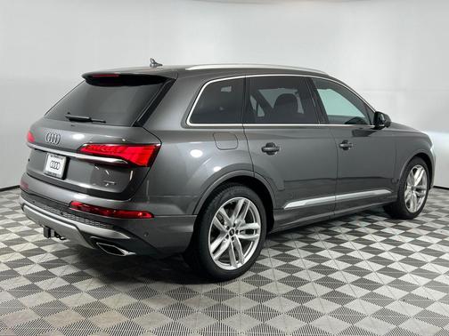 2025 Audi Q7 55 Premium Plus