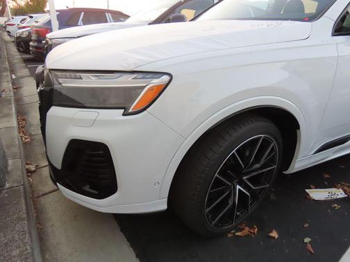 2025 Audi Q7 55 Prestige