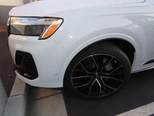 2025 Audi Q7 55 Prestige