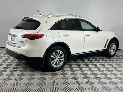 2017 INFINITI QX70 Base