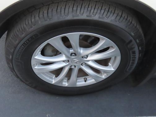 2017 INFINITI QX70 Base