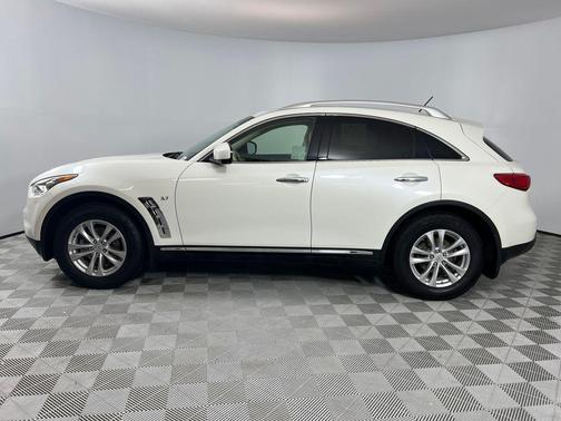 2017 INFINITI QX70 Base