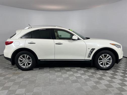 2017 INFINITI QX70 Base