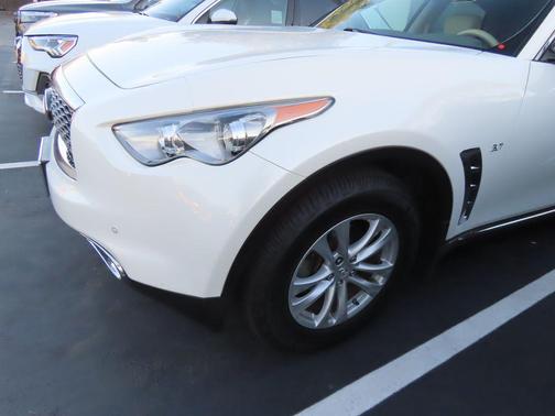 2017 INFINITI QX70 Base