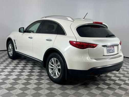 2017 INFINITI QX70 Base