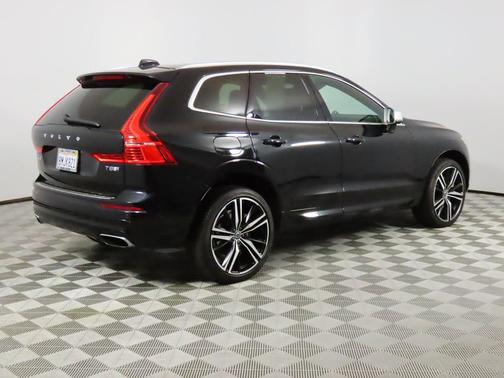 2019 Volvo XC60 Recharge Plug-In Hybrid T8 R-Design
