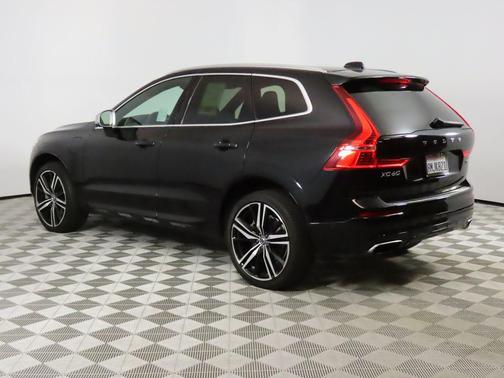 2019 Volvo XC60 Recharge Plug-In Hybrid T8 R-Design