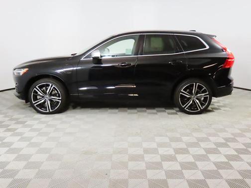 2019 Volvo XC60 Recharge Plug-In Hybrid T8 R-Design