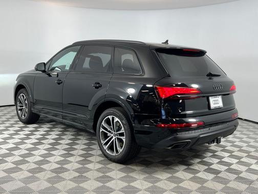 2025 Audi Q7 45 Premium Plus