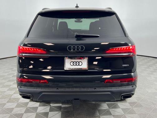 2025 Audi Q7 45 Premium Plus