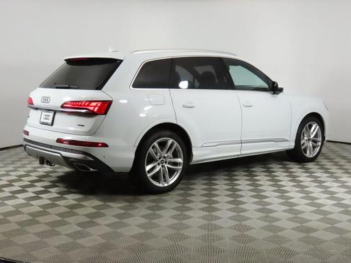 2025 Audi Q7 55 Premium Plus