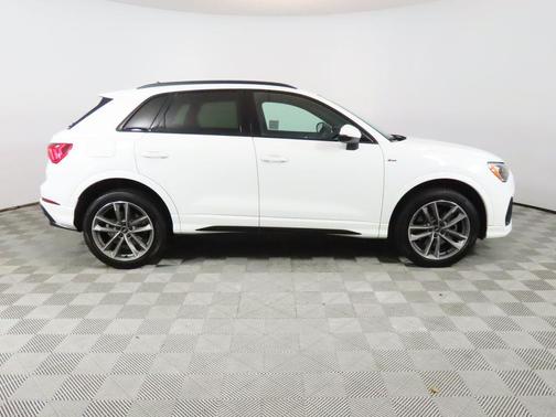 2022 Audi Q3 45 S line Premium